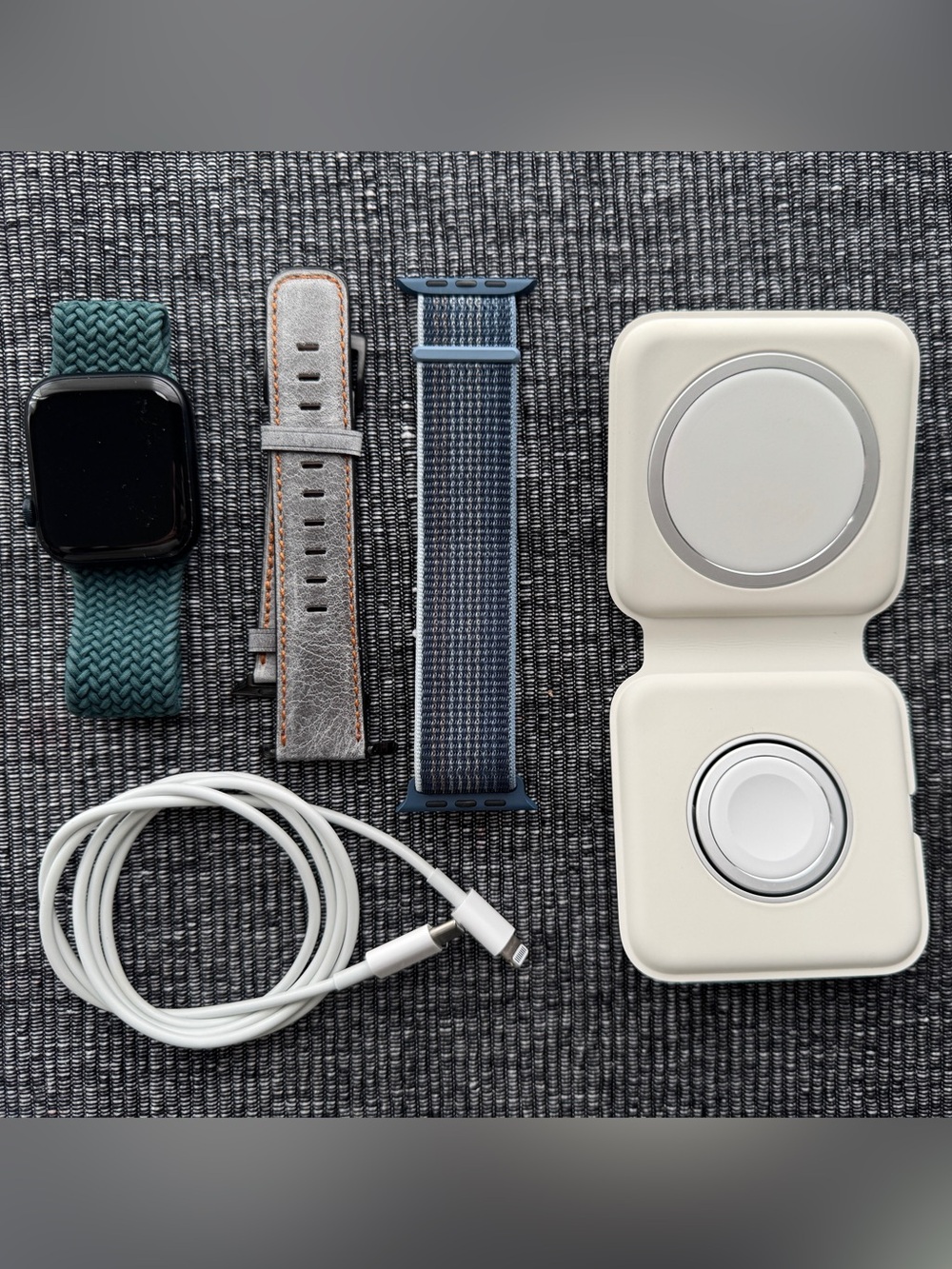 APPLE Watch Series 8 GPS 45mm Aluminum – MagSafe Duo Bundle + Extra Bands